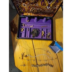 Huge  Avon pieces - various pieces of jewelry